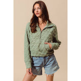TRIANGLE QUILTED ZIP UP NECK TOP WITH POCKET